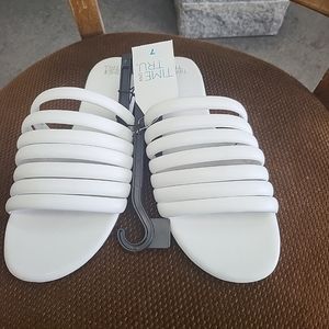 NWT Women's 7 Time And Tru Tubular Multi Band White Slides Sandals Flip Flops